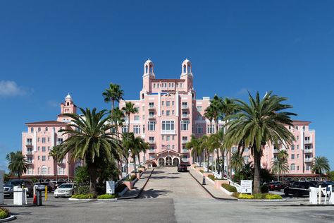 The Don CeSar - Exteriors at The Don CeSar | Oyster.com Hotel Photos The Don Cesar, Beach Chic Decor, Florida Hotel, Don Cesar, Beach Style Decorating, Lou Gehrig, Sand Castles, Florida Hotels, St Pete Beach