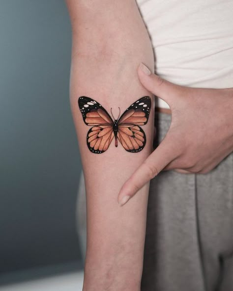 Monarch Butterfly Wrist Tattoo, Gold Butterfly Tattoo, Butterfly Monarch Tattoo, Butterfly Back Of Arm Tattoo, Monarch Butterfly Tattoo With Flowers, Monarch Butterfly Tattoo Black And White, Orange Butterfly Tattoo, Detailed Butterfly Tattoo, Butterfly Tattoo Color