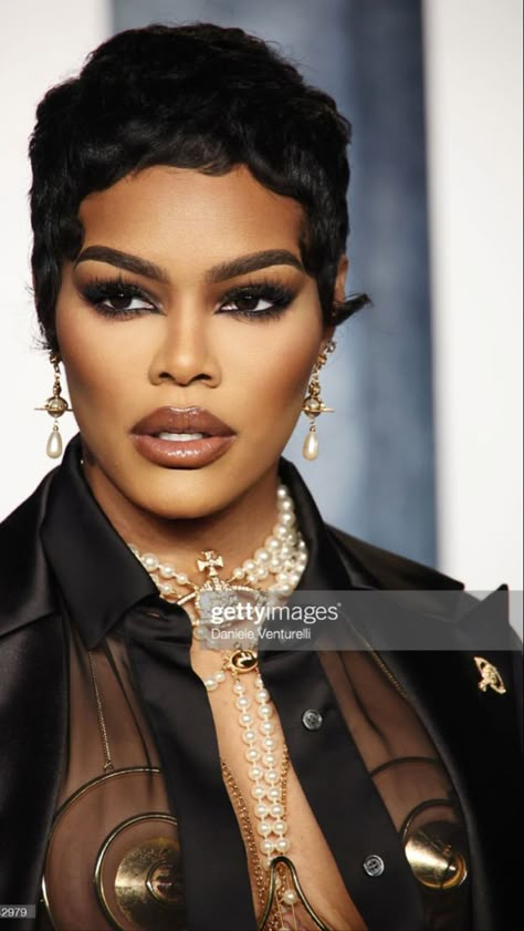 Teyana Taylor Haircut, Teyana Taylor Pixie Haircut, Classy Pixie Haircut, Teyana Taylor Short Hair, Hair Jazz, Hairstyle 2024, Sultry Makeup, Blk Women, Short Hair Waves