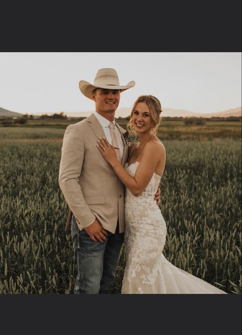 Western Men Outfits Wedding, Tan Wedding Suits Western, Groomsmen In Jeans And Jackets, Groom Suit Country Wedding, Tan Suit Coat With Jeans Wedding, Groom Cowboy Wedding Outfit, Tan Suit With Jeans Wedding, Khaki Suit Jacket With Jeans Wedding, Tan Groomsmen Jackets With Jeans