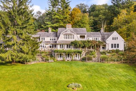 New York Mansion, New England Aesthetic, Georgian Mansion, England Aesthetic, Edwardian House, After Six, Richard Gere, New England Style, Upstate New York