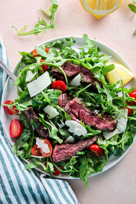 Grilled Steak and Arugula Salad - Tipps in the Kitch Recipe With Steak, Steak And Arugula, Spinach Linguine, Steak Marinade Easy, Arugula Salad Recipes, Arugula Pesto, Steak Salad, Arugula Salad, Grilled Steak