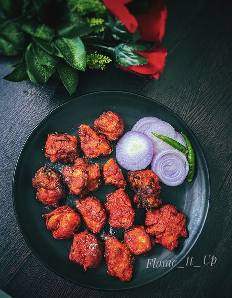 Nothing can be better than a plate of hot and piping chicken pakodas in this gloomy weather. Rain and pakodas are a perfect match. Chicken Pakoda, Indian Thali, Gloomy Weather, Pooja Items, Bike Photography, Food Menu Design, Tasty Food, Menu Design, Be Better