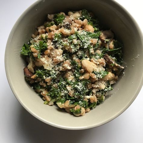 Farro With Mushrooms, Roasted Veggies Recipe, Northern Beans, Kale Recipes, Great Northern Beans, Vegan Main Dishes, Lunch Meal Prep, White Bean, Bean Soup