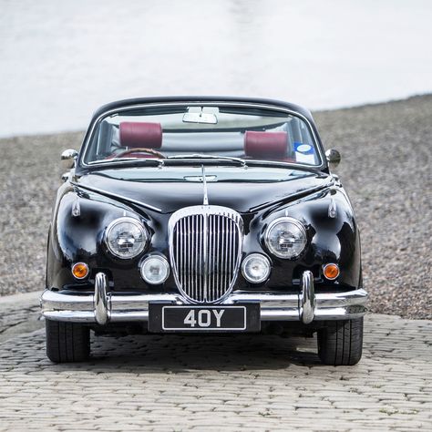 Jaguar Vintage, Jaguar Mk2, Vintage Jaguar, Land Transport, Old American Cars, Jaguar Daimler, Jaguar Cars, Jaguar Xk120, Vintage Sports Cars