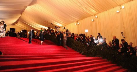 Met Gala 2024: When Is It and How to Watch — New York Magazine The Met Gala Aesthetic, Met Gala Birthday Party Theme, Red Carpet Aesthetic Background, Met Gala Themed Party, Met Gala Dinner, Met Gala Aesthetic, Red Carpet Aesthetic, Met Gala Party, Mode Gossip Girl