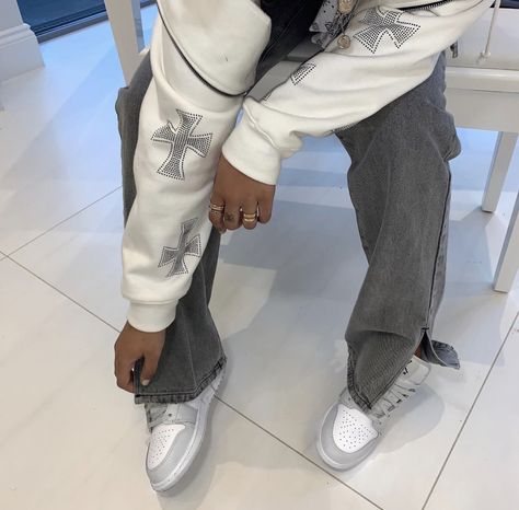 Grey Jordans Outfit, Y2k Inspired Outfit, Jordan 1 Outfit Women, Silver Outfits, Grey Jordans, Guys Fits, Streetwear Fits, Streetwear Fashion Women, Other Outfits