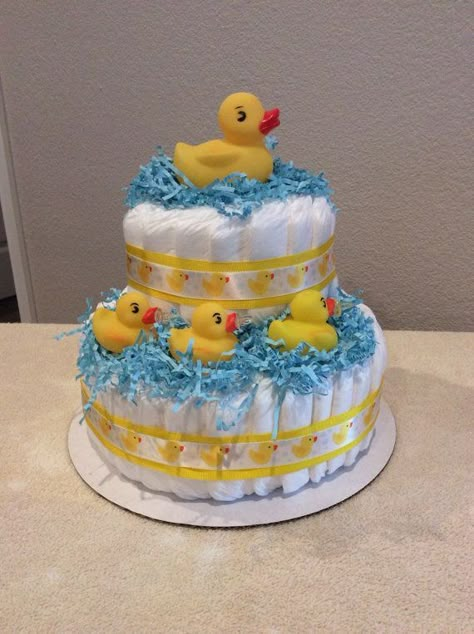 Duck Diaper Cake, Dipper Cakes, Pamper Cake, Diaper Cake Centerpieces, Rubber Ducky Baby Shower, Baby Shower Duck, Diaper Cake Boy, Nappy Cakes, Baby Shower Crafts