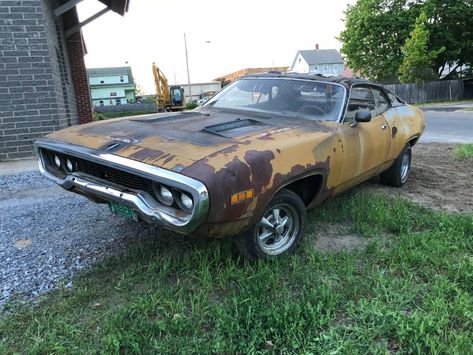 Neglected Mopar: 1971 Plymouth Road Runner #MuscleCars #Mopar, #Plymouth, #Projects, #RoadRunner - https://barnfinds.com/neglected-mopar-1971-plymouth-road-runner/ 1972 Plymouth Roadrunner, 1971 Plymouth Roadrunner, Barn Find Cars, Plymouth Muscle Cars, Plymouth Satellite, Plymouth Road Runner, Automobile Engineering, Mopar Cars, Plymouth Roadrunner