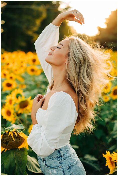 Sunflower Field Photoshoot, Sunflower Field Photography, Sunflower Field Pictures, Field Senior Pictures, Fall Senior Session, Fall Senior Photos, Water Photos, Senior Photoshoot Poses, Headshot Ideas