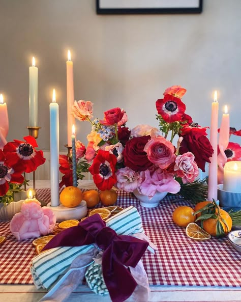 Red Checkered Table Decor, Red Gingham Table Setting, Red Gingham Tablecloth, Gingham Wedding Table, Angela Mugnai, Gingham Table Runner, Gingham Wedding, February Mood, Gingham Decorations