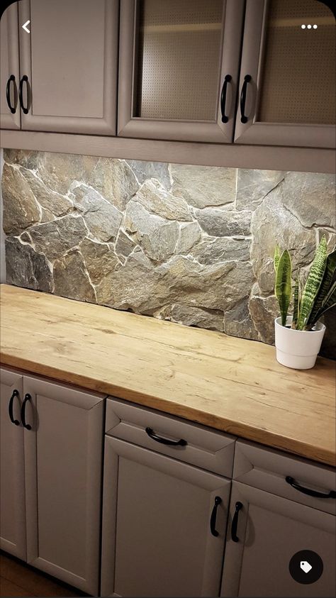 Natural Stone Backsplash Kitchen, Natural Rock Wall, Kitchen Stone Wall, Rock Backsplash, Rustic Kitchen Backsplash, Natural Stone Backsplash, Stone Backsplash Kitchen, Rustic Backsplash, Kitchen Natural