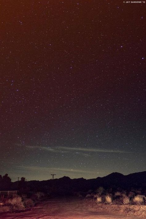 Desert Sky Night, Desert Grunge, Desert Stars, Desert At Night, Desert Night, Desert Aesthetic, Desert Road, Magical Nature, Sky Images