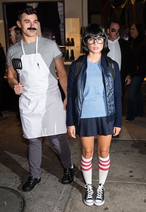 Horrifying and Hilarious Photos of Celebs in Halloween Costumes Bobs Burgers Costume, Couples Costumes Halloween, Burger Costume, Halloween Couples Costumes, Meme Costume, Halloween Couple Costumes, Halloween Costumes Diy Couples, 90s Halloween Costumes, Wedding Dress Winter