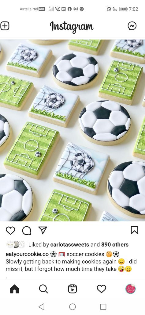 Soccer Cookies, Soccer Cake, Cookies Decoradas, Royal Iced Cookies, Sugar Cookie Royal Icing, Iced Sugar Cookies, Football Cake, Sugar Cookie Designs, Cutout Sugar Cookies