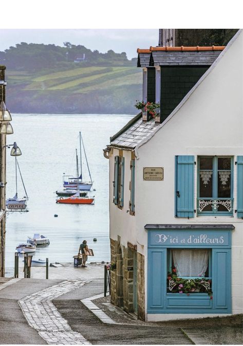 Uk Seaside Aesthetic, Beach Hut Paintings Seaside, England Seaside Town, Cornish Fishing Village, Seaside House, Cornwall Coast Fishing Villages, Belgium Travel, House By The Sea, Landscape Background