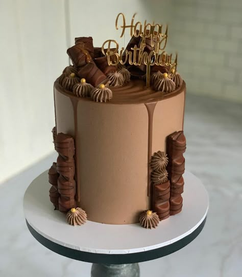 Bueno Cake, Cursed Cakes, Birthday Cake Decorating Ideas, Chocolate Cake Designs, Chocolate Drip Cake, Unique Birthday Cakes, Simple Cake Designs, Chocolate Cake Decoration, Creative Cake Decorating