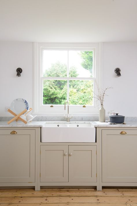 The beautiful new Brighton Kitchen by deVOL painted in our ‘Mushroom’ colour Kitchen Color Trends, Timeless Kitchen, Classic Kitchen, Kitchen Design Trends, Classic Kitchens, Kitchen Color, Kitchen Diner, Kitchen Cabinetry, Open Plan Kitchen