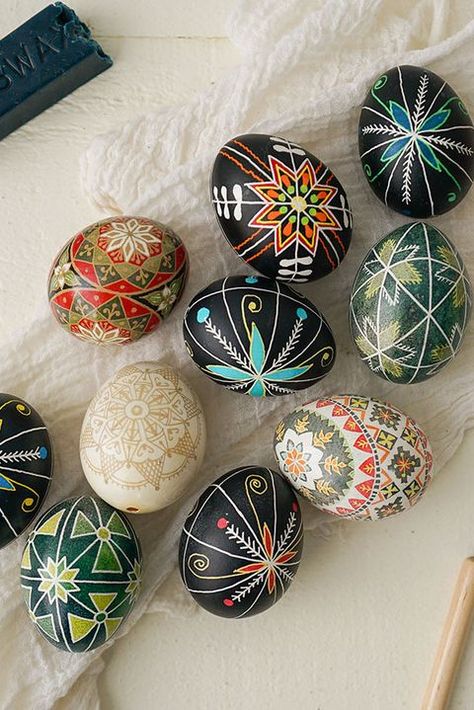 Ukrainian Crafts, Pysanka Eggs, Animal Easter Eggs, Pysanky Eggs Pattern, Emu Egg, Paper Flower Wall Hanging, Naturally Dyed Easter Eggs, Ukrainian Eggs, Wall Hanging Ideas