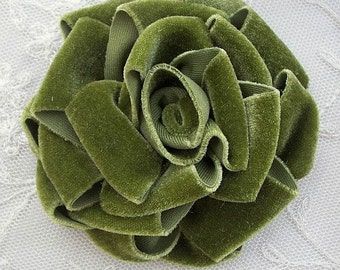 delightfuldesigner - Etsy Australia Baby Pageant, Green Velvet Ribbon, Velvet Accessories, Ribbon Flower Tutorial, Bridal Hair Accessory, Fabric Flower Tutorial, Ribbon Rose, Felt Flower Headband, Corsage Pins