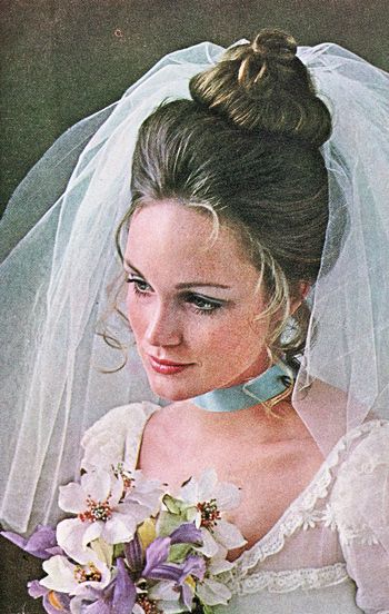 1970 bridal hairdo 1970s Bridal Hair, 70s Bridal Hair, Headband And Veil, Bridal Magazine Cover, 70s Rockstar, Ponytail Braided, Vintage Bridal Hair, Hair Clips 90s, 1970s Wedding