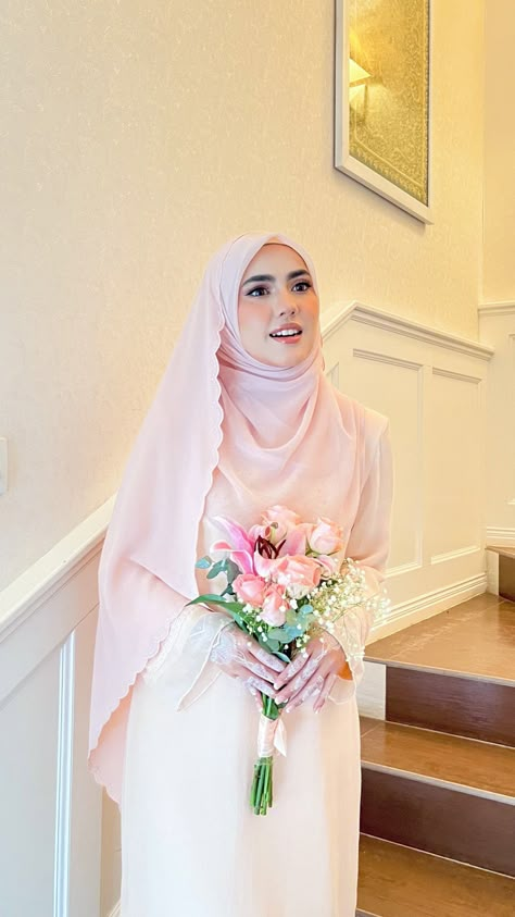 Baju Tunang Simple Muslimah, Dahlia Rizal Outfit, Tunang Outfit, Style Dress Korea, Engagement Dress Hijab, Dahlia Rizal, Wedding Dress Korean Style, Wedding Dress Korean, Malaysian Wedding