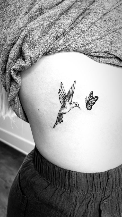 Hummingbird Rib Tattoo, Hummingbird And Butterfly Tattoo, Butterfly Rib Tattoo, Bird Tattoo Ribs, Small Hummingbird Tattoo, Small Bird Tattoos, Bow Tattoo Designs, Bird Tattoos For Women, Traditional Tattoo Inspiration