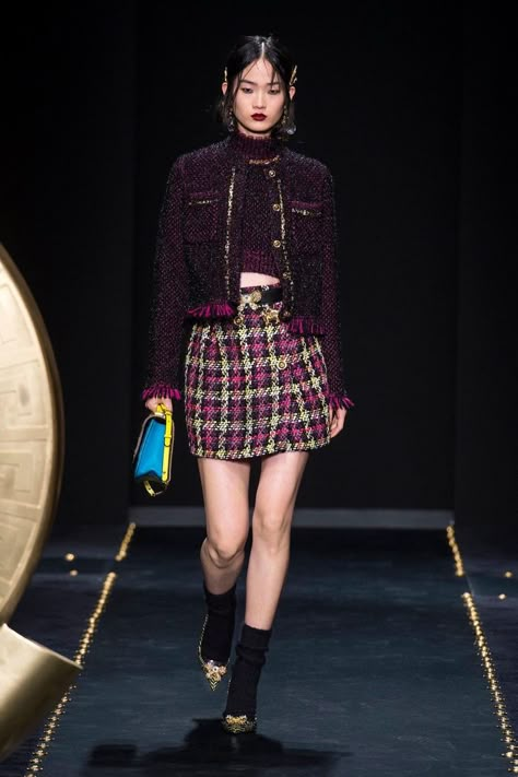 Trendy Outfits 2020, 90s Runway Fashion, Runway Fashion Couture, Versace Fashion, Versace Outfit, Donatella Versace, Milan Fashion Weeks, Looks Vintage, Grunge Fashion