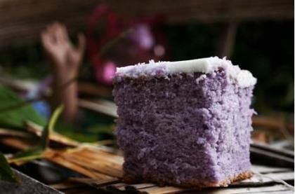 grape koolaid cake Koolaid Cake, Grape Cake, Grape Kool Aid, Jim Jones, Flavored Water Recipes, Jello Cake, Cake Writing, Purple Cakes, Grow Vegetables