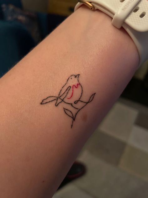 Robin Bird Tattoos, White Bird Tattoos, Robin Tattoo, Tattoo Mom, Red Bird Tattoos, Tattoo Mini, Flower Wrist Tattoos, Bird Tattoos, Anklet Tattoos