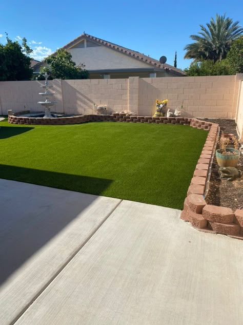 Backyard Landscaping Fake Grass Ideas, Backyard Landscape, Backyard Remodel, Landscaping Design, Front Yard Landscaping Design, Home Landscaping, Landscape Projects, Backyards, Patio Ideas