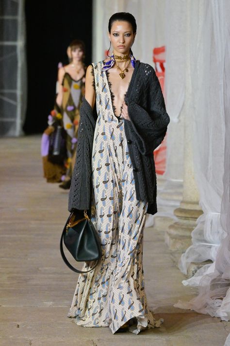 Etro Fall 2023, Boho Trend 2024, Fashion Autumn 2023, Elegant Boho Outfit, 2023 Boho Style, Boho Chic Fall Outfits, Boho 2023, Boho Runway, Boheme Style