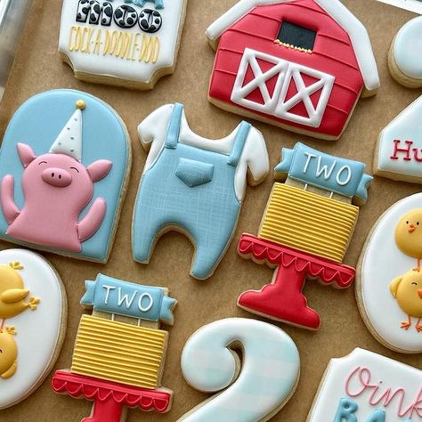 Emily Perkins on Instagram: "Cock-a-doodle-do, Hudson is 2! 🐥 . . . #barncookies #farmcookies #secondbirthdaycookies #batonrouge #batonrougecookies #cookiesofinstagram" Emily Perkins, Farm Cookies, Farm Birthday Invitation, Farm Themed Birthday Party, Baking Fun, Animal Cookies, Farm Birthday, August 28, Birthday Cookies