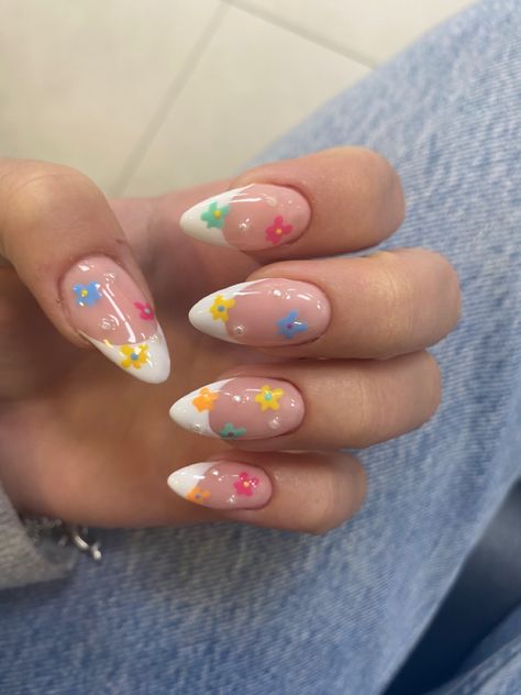 April Nails Almond, Spring Break Nail Ideas 2024, Spring Break Nail Ideas, Rounded Acrylic Nails, Concert Nails, Spring Break Nails, April Nails, Image Nails, Elegant Nail Art