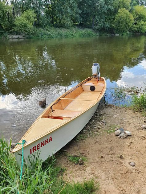 Quick Canoe Electric Version built by students in Poland does 120km river trip - Storer Boat Plans in Wood and Plywood Old Canoe Ideas, Micro Skiff, Canoe Plans, Wood Boat Building, Electric Design, Free Boat Plans, Canoe Building, Wood Boat Plans, Plywood Boat Plans