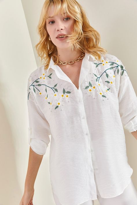 Bianco Lucci Women's Daisy Embroidered Sleeve Folded Ayrobin Linen Shirt - Trendyol Daisy Clothing, Ceramic Witch, Pearl Shirt, Shirt Collar Pattern, Linen Design, Semi Formal Outfits, How To Fold Sleeves, Linen Shirts Women, Embroidery Shirt