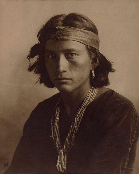 Native American Images, Native American Men, American Photo, Native American Pictures, Wilde Westen, Native American Photos, Native American Peoples, Native American Heritage, Native American Tribes