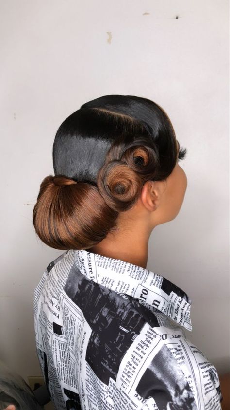 Celestial Chic: Heavenly Bun Hairstyles for Glamorous Ladies Harlem Nights Hairstyles, Birthday Ponytail, Pin Curl Bun, Matric Dance Hairstyles, Brides Hairstyle, Afro Hair Bun, Formal Hairdos, Brides Hairstyles, Low Bun Wedding Hair