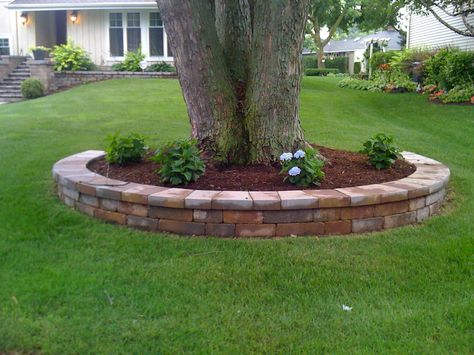 Brick architecture simple yet elegant Simple Landscape Design, Shade Landscaping, Landscaping Around Trees, Cheap Landscaping Ideas, Diy Backyard Landscaping, Front Yard Landscaping Design, Flower Bed, Landscaping With Rocks, Landscape Trees