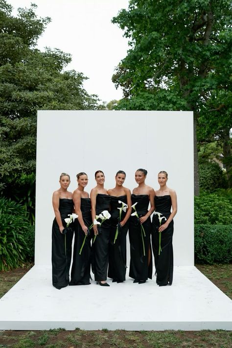 Stylish Bridesmaid Couture- #Bridesmaid #Chic #Couture Check more at https://howcandothis.com/weddingideas/stylish-bridesmaid-couture/ Elegant Chic Wedding Decor, Summer Wedding Black Tie, Black Tie Italian Wedding, 10 Person Wedding, Summer Black Tie Wedding, Black And White Bridal Party, Wedding Modern Elegant, Simple Chic Wedding, Wedding Inspo Elegant