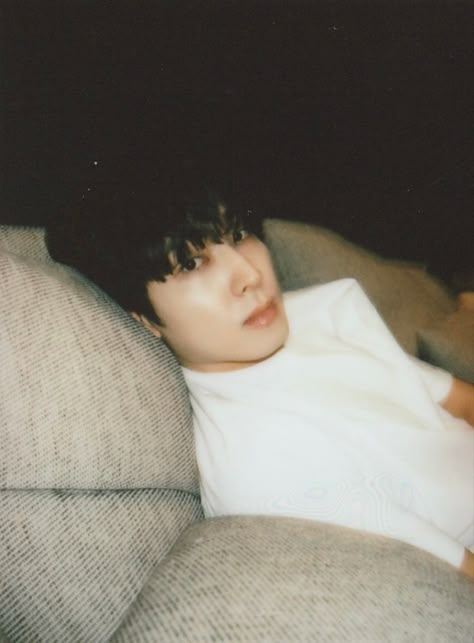 Jeon Wonwoo Polaroid, Seventeen Wonwoo Polaroid, Wonwoo Polaroid Wallpaper, Wonwoo Bf Material, Mingyu Polaroid, Wonwoo Polaroid, Seventeen Wonwoo Boyfriend Material, Jeon Wonwoo Boyfriend Material, Wonwoo Photocard