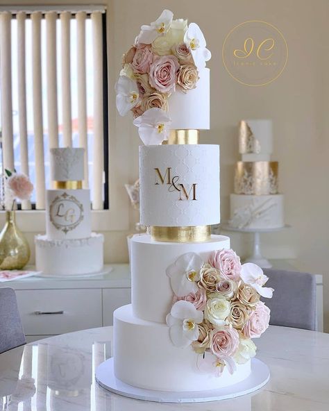 Latest Cake Design, White And Gold Wedding Cake, Fancy Wedding Cakes, Pretty Wedding Cakes, Big Wedding Cakes, Dream Wedding Cake, Amazing Wedding Cakes, Fancy Wedding, Modern Wedding Cake