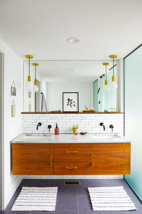 9 Floating Vanity Ideas for a Clean, Modern Look Mancave Bathroom, Mid Century Modern Bathroom Ideas, Accessible Bathroom Design, Minimalist Vanity, Mid Century Modern Bathroom, Mid Century Bathroom, Bathroom Color Schemes, Small Bathroom Vanities, Wooden Vanity