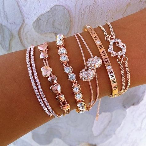 bracelet, fashion, and accessories image Gold Everything, Designer Diamond Jewellery, Necklace Moon, Sparkly Things, Stacked Jewelry, Gold Bracelets, Bracelets And Necklaces, Rose Gold Jewelry, Pretty Jewelry