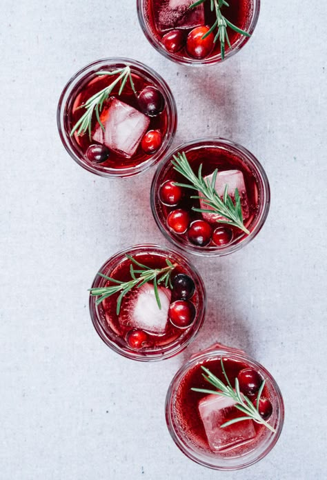 Cranberry Spritz - TENDING the TABLE Food Gift Baskets Diy, Cranberry Spritz, Vodka Drinks Easy, Healthy Cocktail Recipes, Christmas Food Photography, Most Popular Cocktails, Refreshing Summer Cocktails, Christmas Food Gifts, Spring Cocktails