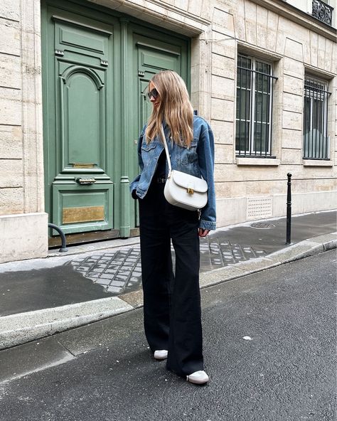 Outfits With Sambas, Black Trouser Outfit, Black Wide Leg Pants Outfit, Trousers Outfit Casual, Black Trousers Outfit, Wide Leg Trousers Outfit, Celine Belt, Black Pants Outfit, Wide Leg Pants Outfit