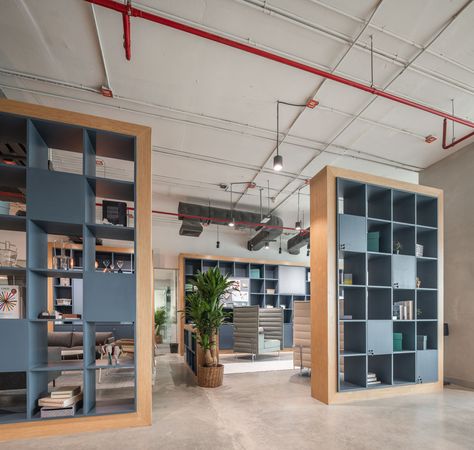 Lockers! SPACES Chamchuri Square Coworking Offices - Bangkok - 3 Lawyer Office Interior, Office Screens, Office Dividers, Locker Designs, Design Studio Office, Office Ceiling, Office Lockers, Coworking Office, Office Storage Cabinets