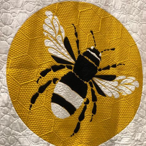 Amy Barickman Studio on Instagram: “An amazing quilt from the Appliqué category by @quiltingonmymind! Interesting to learn about the symbolism on the bee to Manchester.…” Bumble Bee Quilt, Thankful Challenge, Bee Applique, Bee Thankful, Bee Quilt, Nashville Music City, Bee Nursery, Music City Nashville, Nashville Music