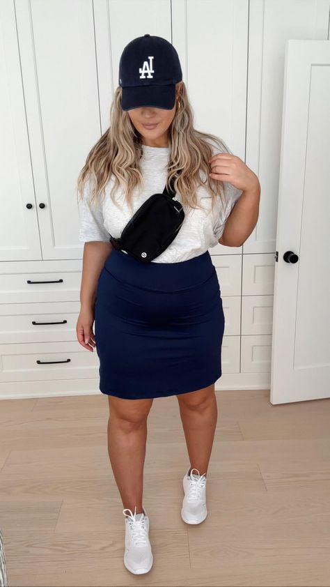 Golf Skirt Outfit Casual, Fashion Inspo 2023, Girl Golf Outfit, Skirts Modest, Early Fall Fashion, Skirt Outfit Casual, Golf Girl, Pe Teacher, Midsize Outfits