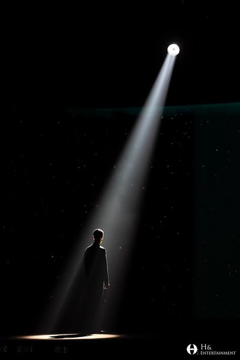 Dramatic Lighting Aesthetic, Person In Spotlight, Man Shadow Aesthetic, Dark Theatre Aesthetic, Spotlight On Stage, Spotlight Photoshoot Ideas, Theatre Spotlight, Spotlight Photoshoot, Spotlight Photography